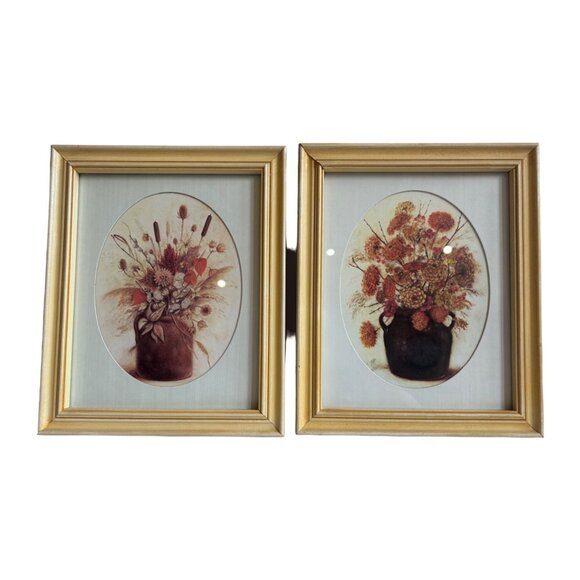 Pair Of Vintage Floral Still Life Prints In Gold Frames - Picture 1 of 5